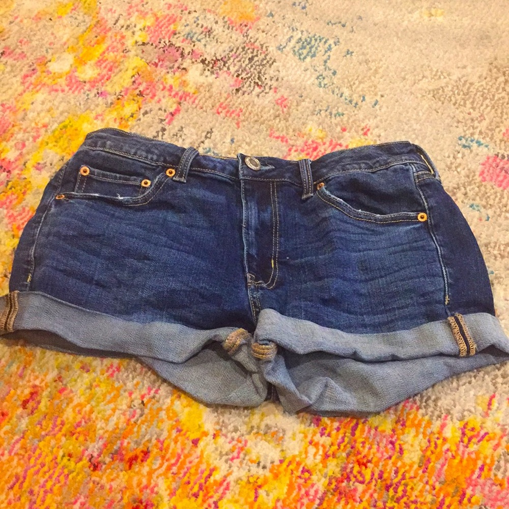 🐠Mid- Wasted Jean shorts ! Stretchy
